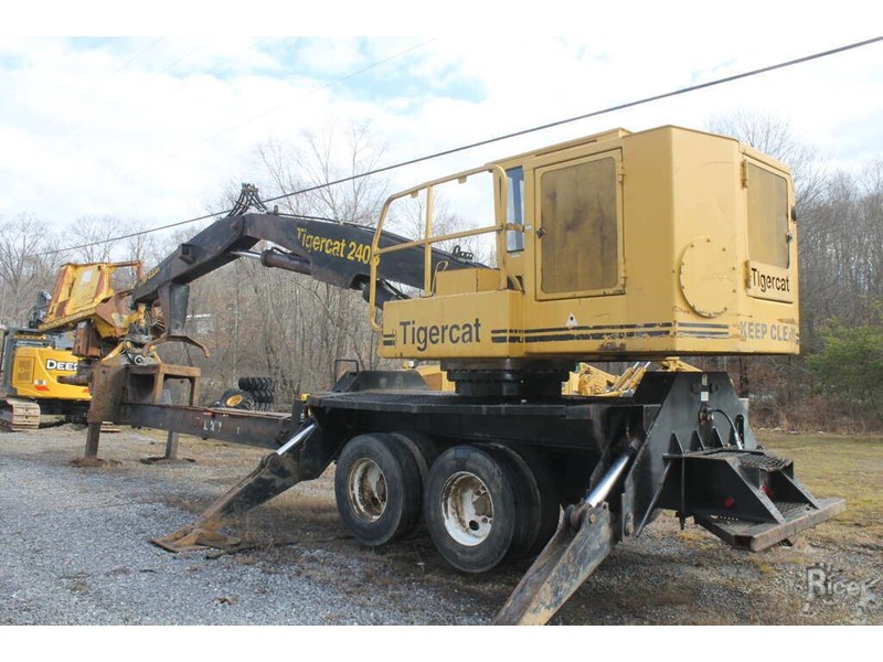 2005 Tigercat 240B Log Loader